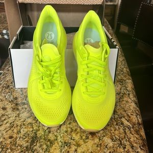 Lululemon W Chargeferl workout Low